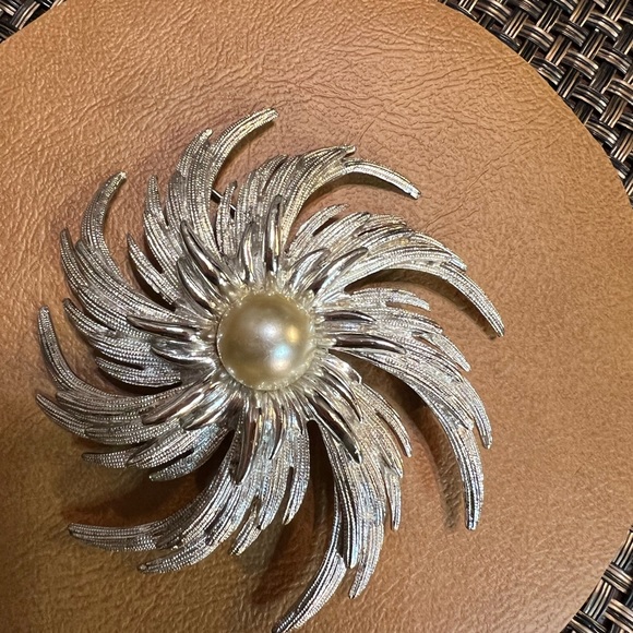 Vintage Sarah Coventry, Sunburst Brooch - Picture 2 of 4